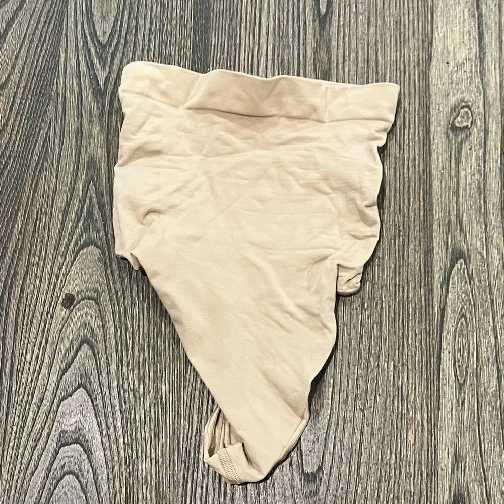 NWOT Skims Seamless Sculpt Mid Waist Thong Brief Shapewear Fitted Stretch Sand S